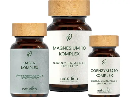 Drei Nahrungsergänzungsmittel von natürlich by Dräxlmaier Apotheken: Basen Komplex, Magnesium 10 Komplex und Coenzym Q10 Komplex, braune Dosen mit weißen und silbernen Etiketten nebeneinander